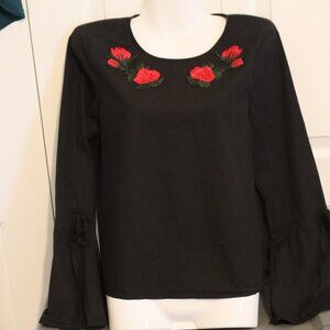 InTu Black Pullover Blouse Floral Applique Long Sleeve Size Large Bell Sleeve